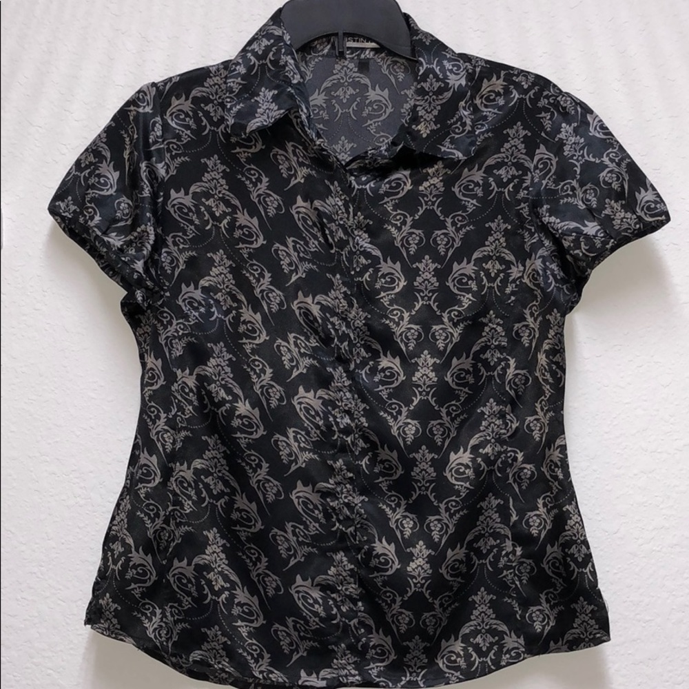 🦋NWOT Satin Black with delicate print